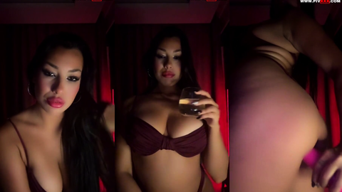 Tango Serenay Okay Kırmızı Işıkta Dildo Sokup Çıkarıyor